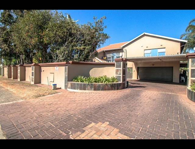 9 BEDROOM PROPERTY TO RENT IN VAN RIEBEECK PARK